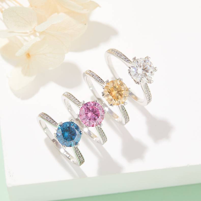 时来运转S925银镀白金莫桑钻女戒1.5克拉D级